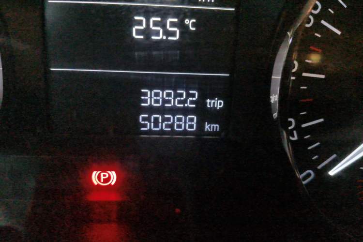 Used Skoda Octavia 2015 1.6L Automatic Yijie Edition Odometer Close Up