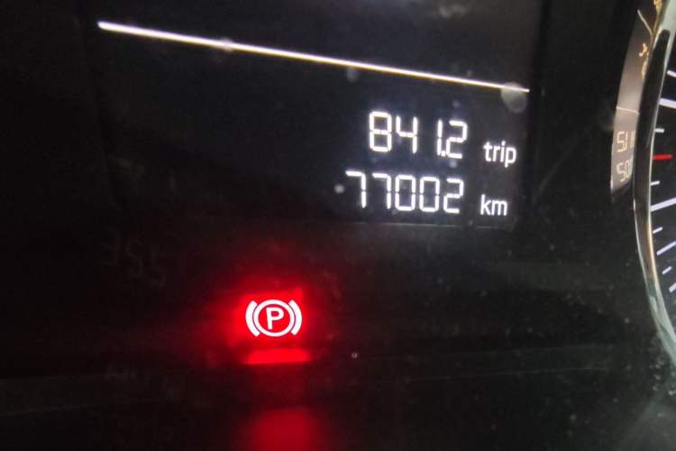 Used Skoda Octavia 2015 1.6L Automatic Eado Edition Odometer Close Up