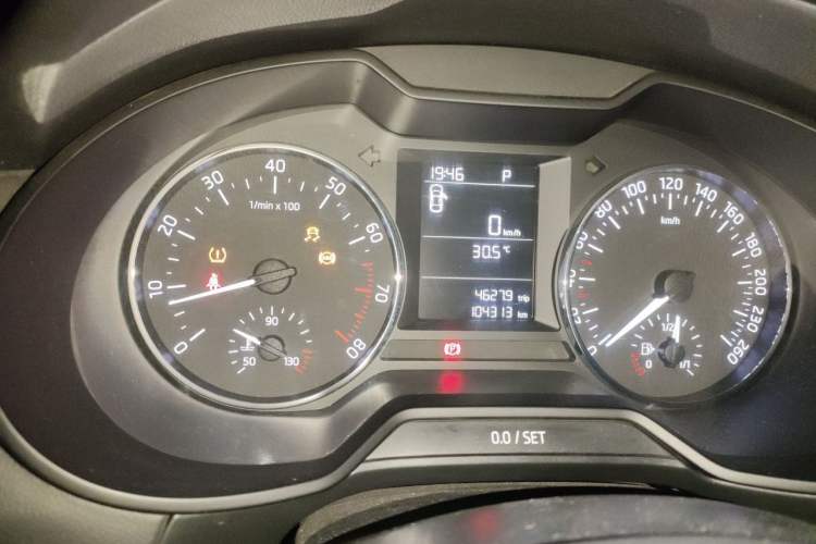 Used Skoda Octavia 2015 1.6L Automatic Eado Edition Odometer Close Up