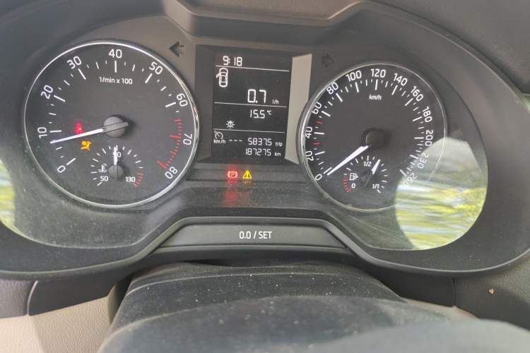 Used Skoda Octavia 2015 1.6L Manual Yijie Edition Odometer Close Up
