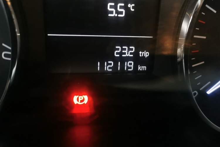Used Skoda Octavia 2015 1.6L Manual Eado Edition Odometer Close Up