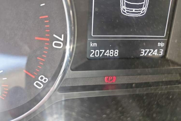Used Skoda Octavia 2015 1.6L Manual Yijun Edition Odometer Close Up