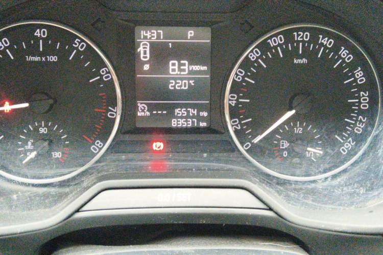 Used Skoda Octavia 2015 1.6L Automatic Yijie Edition Odometer Close Up