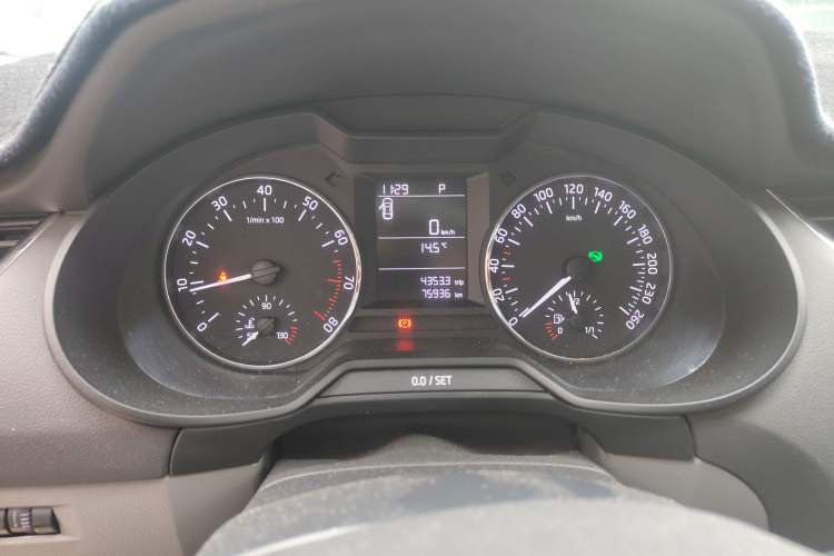 Used Skoda Octavia 2015 1.6L Automatic Yijie Edition Odometer Close Up