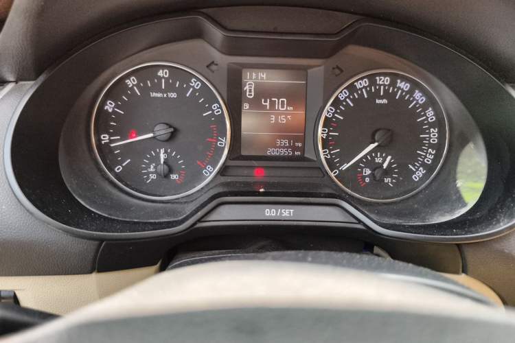 Used Skoda Octavia 2015 1.6L Manual Yijie Edition Odometer Close Up