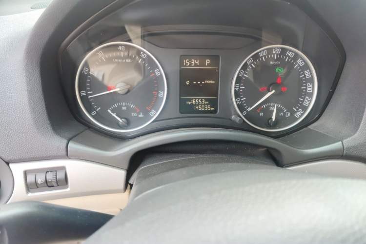 Used Skoda Octavia 2015 Classic Model 1.6L Automatic Yijie Version Odometer Close Up