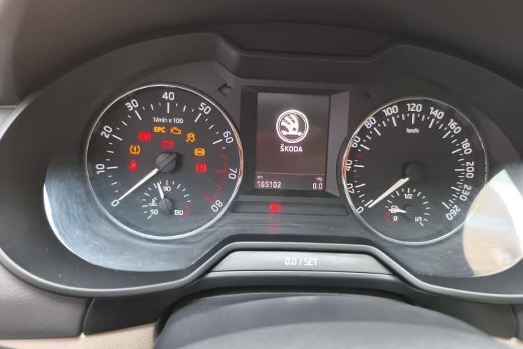 Used Skoda Octavia 2015 1.6L Manual Yijun Edition Odometer Close Up