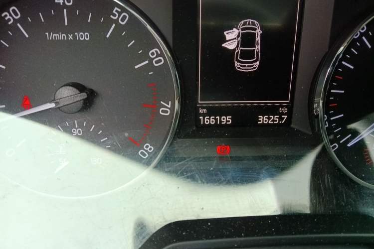 Used Skoda Octavia 2015 1.4TSI DSG Yijun Edition Odometer Close Up