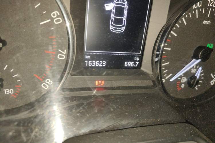 Used Skoda Octavia 2015 1.6L Automatic Yijun Edition Odometer Close Up