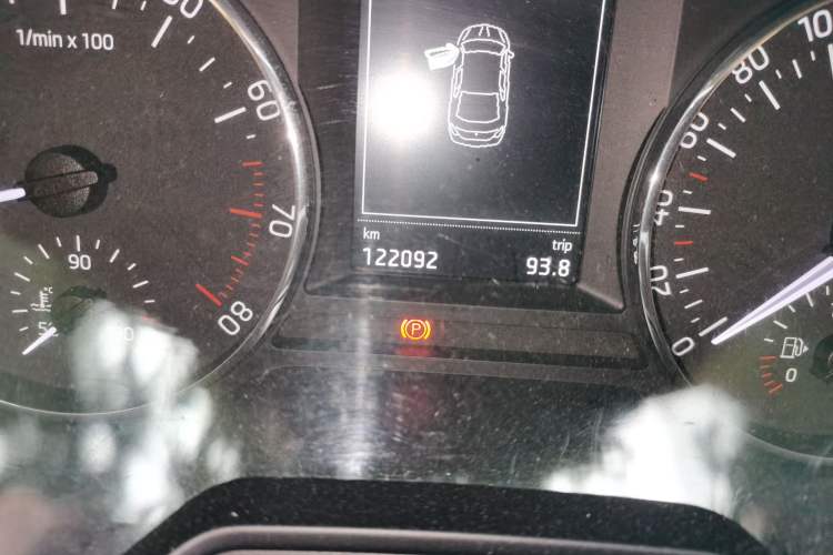 Used Skoda Octavia 2015 1.6L Automatic Yijun Edition Odometer Close Up
