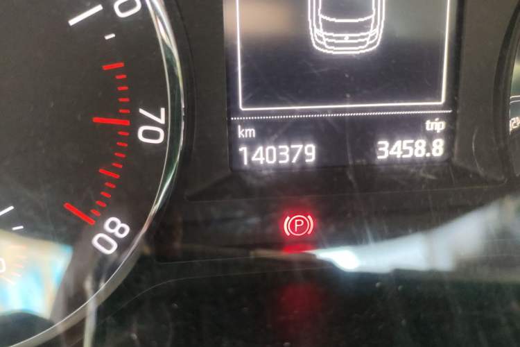 Used Skoda Octavia 2015 1.4TSI DSG Yijun Edition Odometer Close Up