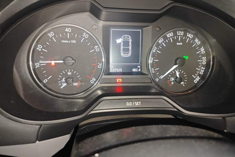Used Skoda Octavia 2015 1.6L Automatic Yijun Edition Odometer Close Up
