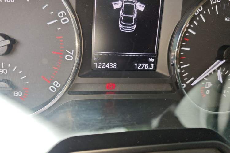 Used Skoda Octavia 2015 1.6L Automatic Yijun Edition Odometer Close Up