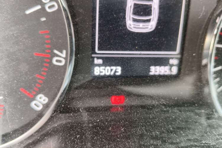 Used Skoda Octavia 2015 1.6L Automatic Yijun Edition Odometer Close Up