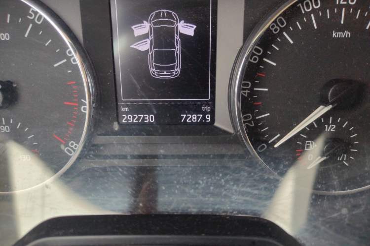 Used Skoda Octavia 2015 1.6L Automatic Yijun Edition Odometer Close Up