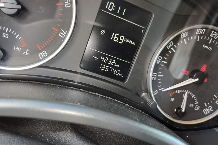 Used Skoda Octavia 2015 Classic Model 1.6L Manual Eado Version Odometer Close Up