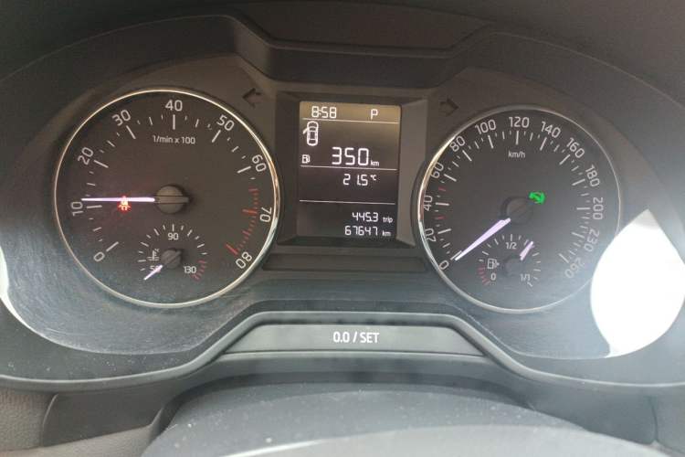 Used Skoda Octavia 2015 1.6L Automatic Eado Edition Odometer Close Up