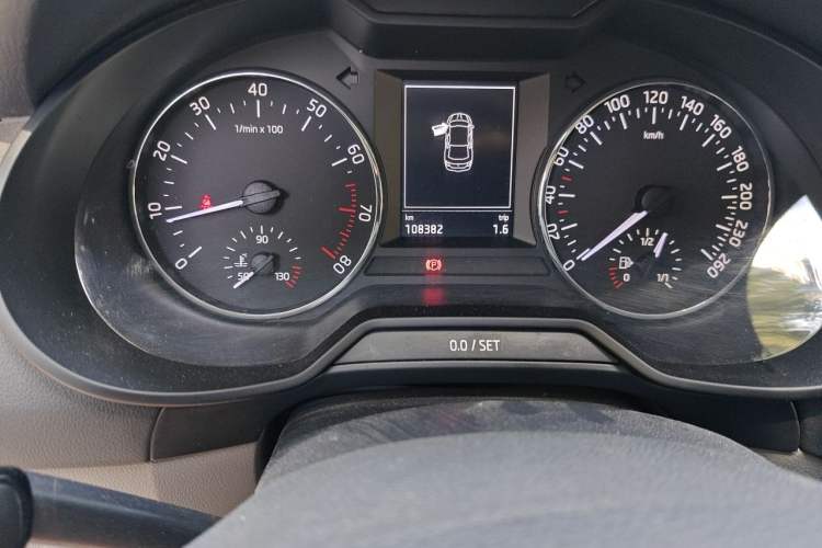 Used Skoda Octavia 2015 1.6L Automatic Yijun Edition Odometer Close Up