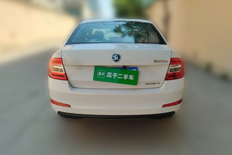 Used Skoda Octavia 2015 1.6L Manual Yijie Edition Rear