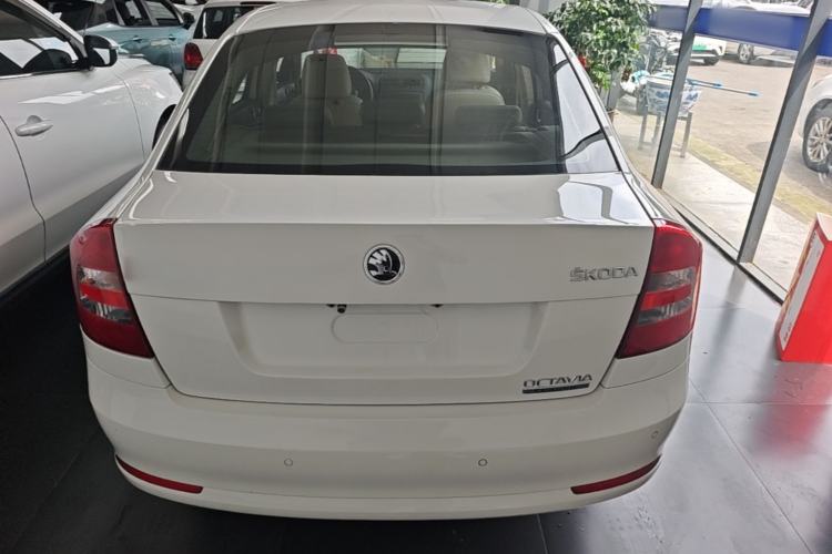 Used Skoda Octavia 2015 Classic Model 1.6L Automatic Yijie Version Rear