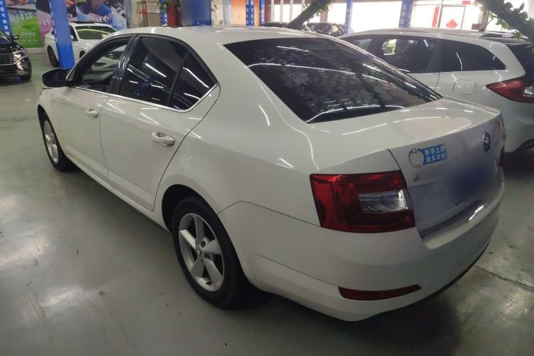 Used Skoda Octavia 2015 1.6L Automatic Yijun Edition Rear Left 45 Deg