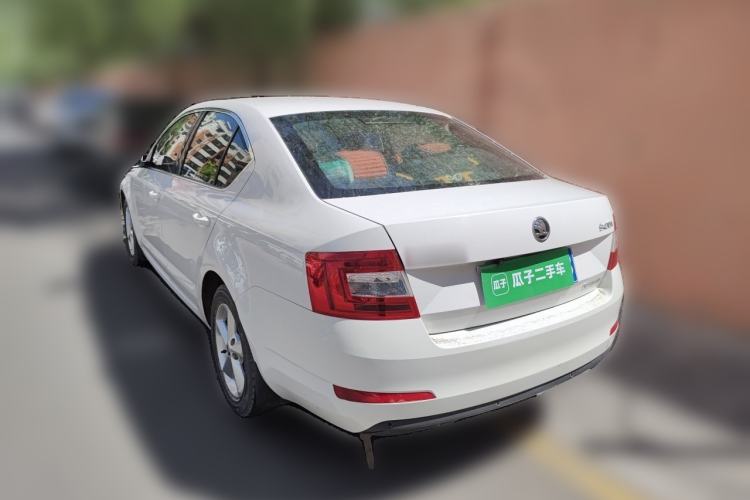 Used Skoda Octavia 2015 1.6L Manual Yijie Edition Rear Left 45 Deg