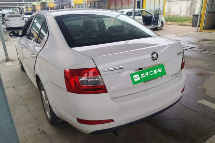 Used Skoda Octavia 2015 1.6L Manual Yijie Edition Rear Left 45 Deg