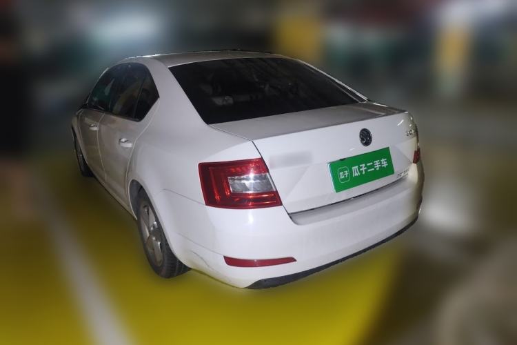 Used Skoda Octavia 2015 1.6L Manual Yijun Edition Rear Left 45 Deg
