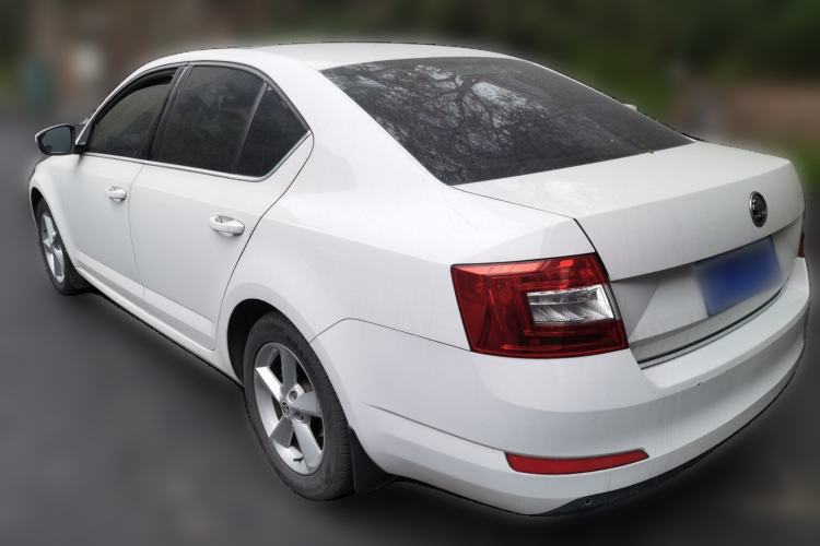 Used Skoda Octavia 2015 1.6L Manual Yijun Edition Rear Left 45 Deg