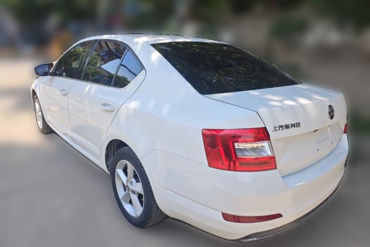 Used Skoda Octavia 2015 1.6L Automatic Yijie Edition Rear Left 45 Deg