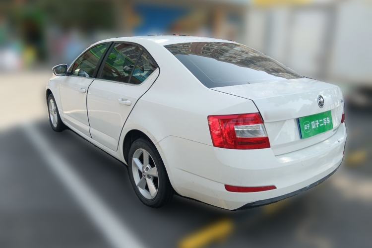 Used Skoda Octavia 2015 1.6L Automatic Yijie Edition Rear Left 45 Deg