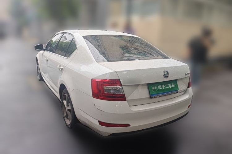 Used Skoda Octavia 2015 1.6L Automatic Yijie Edition Rear Left 45 Deg