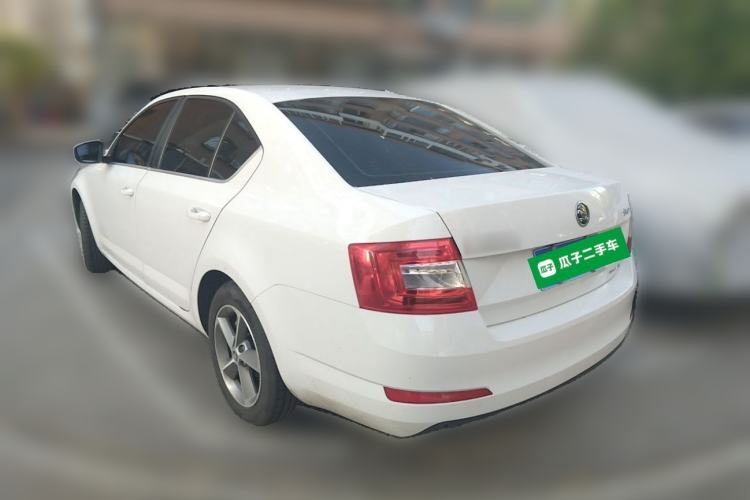 Used Skoda Octavia 2015 1.6L Manual Yijie Edition Rear Left 45 Deg