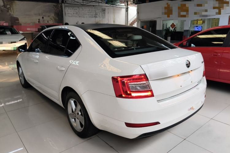 Used Skoda Octavia 2015 1.6L Automatic Yijun Edition Rear Left 45 Deg