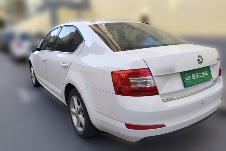 Used Skoda Octavia 2015 1.6L Automatic Yijie Edition Rear Left 45 Deg