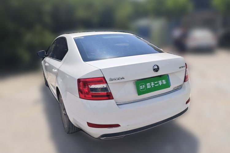 Used Skoda Octavia 2015 1.6L Manual Yijun Edition Rear Left 45 Deg