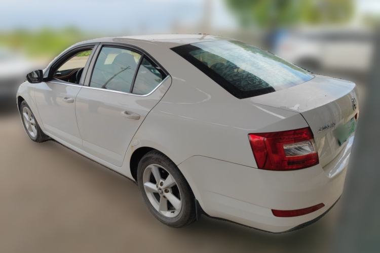 Used Skoda Octavia 2015 1.6L Automatic Yijie Edition Rear Left 45 Deg