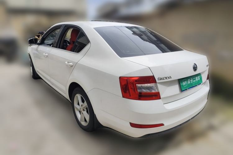 Used Skoda Octavia 2015 1.6L Automatic Yijie Edition Rear Left 45 Deg