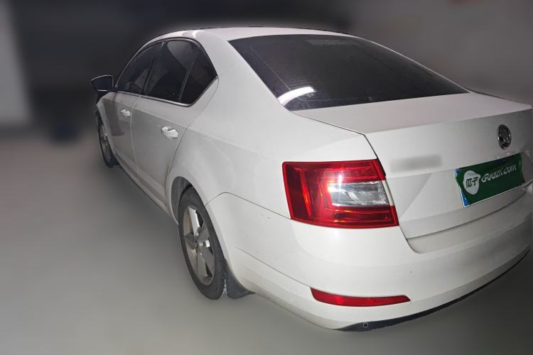 Used Skoda Octavia 2015 1.6L Manual Yijie Edition Rear Left 45 Deg