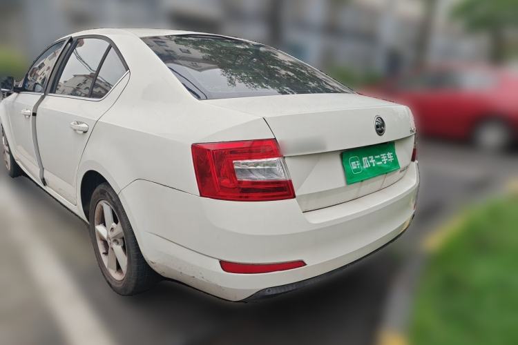 Used Skoda Octavia 2015 1.6L Automatic Yijie Edition Rear Left 45 Deg