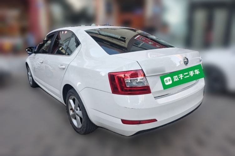 Used Skoda Octavia 2015 1.6L Manual Yijun Edition Rear Left 45 Deg