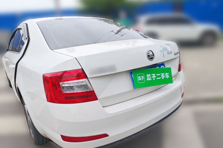 Used Skoda Octavia 2015 1.6L Automatic Yijie Edition Rear Left 45 Deg
