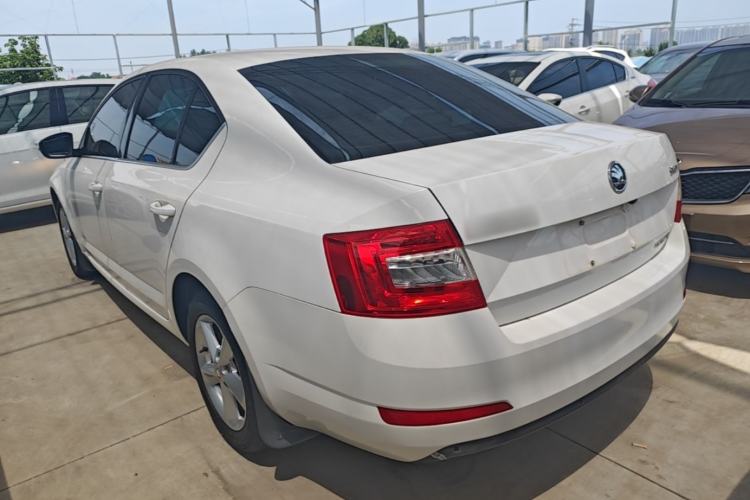 Used Skoda Octavia 2015 1.6L Automatic Yijie Edition Rear Left 45 Deg