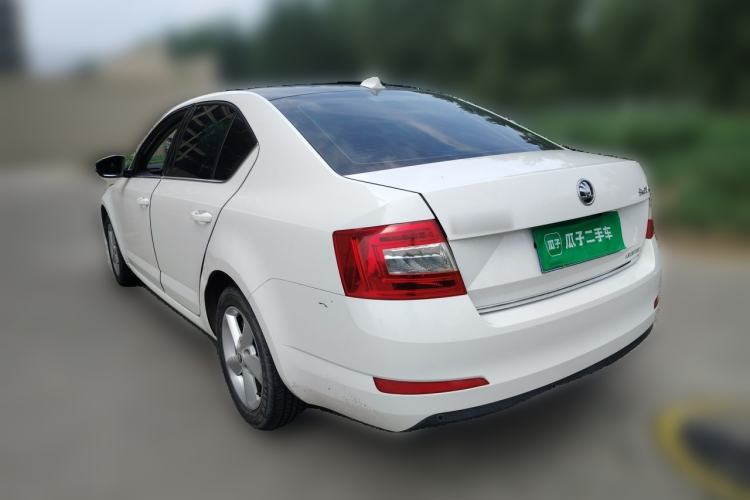 Used Skoda Octavia 2015 1.6L Automatic Yijun Edition Rear Left 45 Deg