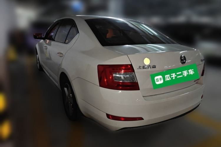 Used Skoda Octavia 2015 1.6L Automatic Yijie Edition Rear Left 45 Deg