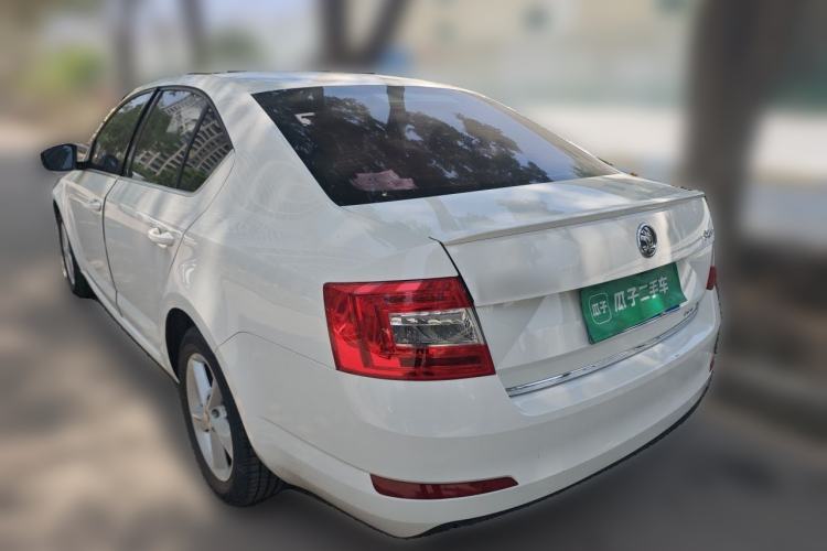 Used Skoda Octavia 2015 1.6L Automatic Yijun Edition Rear Left 45 Deg