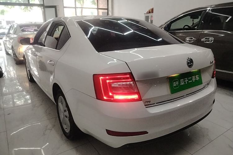 Used Skoda Octavia 2015 1.6L Automatic Yijun Edition Rear Left 45 Deg