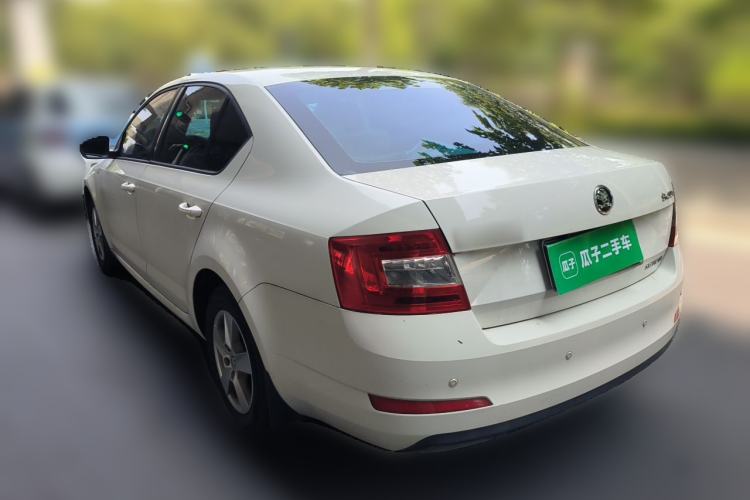 Used Skoda Octavia 2015 1.6L Manual Eado Edition Rear Left 45 Deg