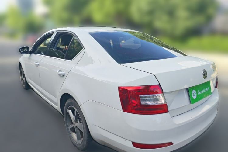 Used Skoda Octavia 2015 1.6L Automatic Yijie Edition Rear Left 45 Deg