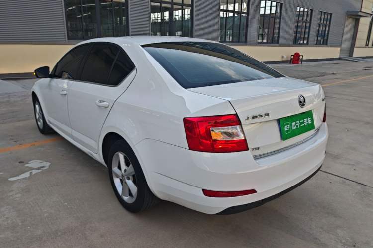 Used Skoda Octavia 2015 1.4TSI DSG Yijun Edition Rear Left 45 Deg